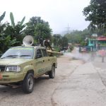 डेंगु सङ्क्रमण नियन्त्रणका लागि हेटौँडा उपमहानगरले हेटौँडा–२, वनस्खण्डी क्षेत्रमा स्प्रे गर्दै । तस्विर अनिल पराजुली